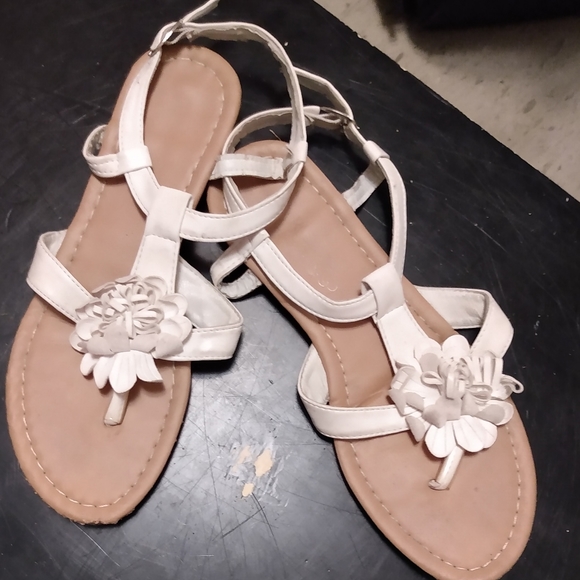 Frilly sandals - Picture 1 of 3